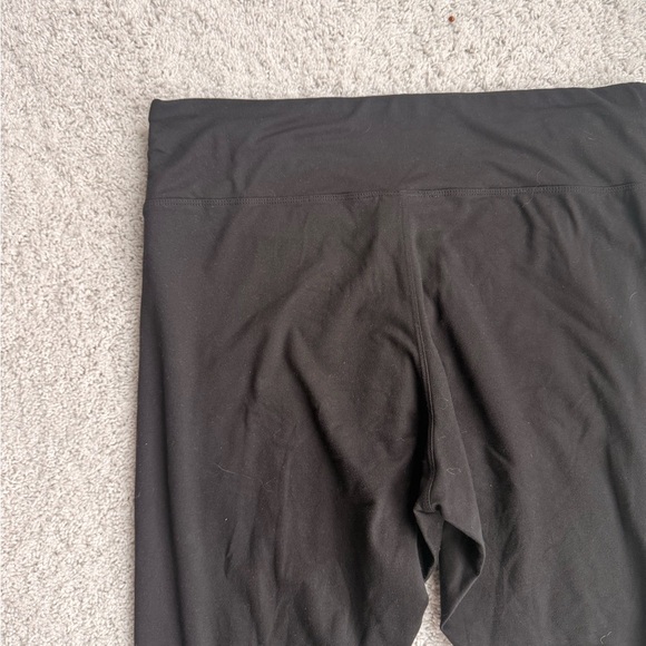 Essential Cropped Leggings Size XL - Picture 7 of 7